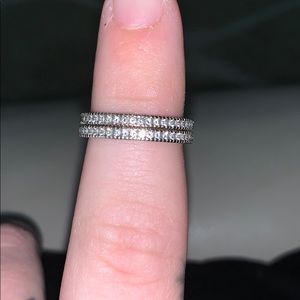 Hildalgo- Narrow 18k gold and diamond band